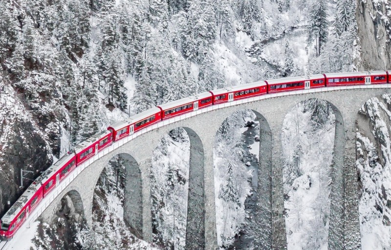 Trenino Rosso del Bernina Magia d'inverno